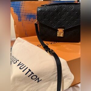LOUIS VUITTON Metis Black Crossbody Pochette Monogram Empreinte Leather Handbag